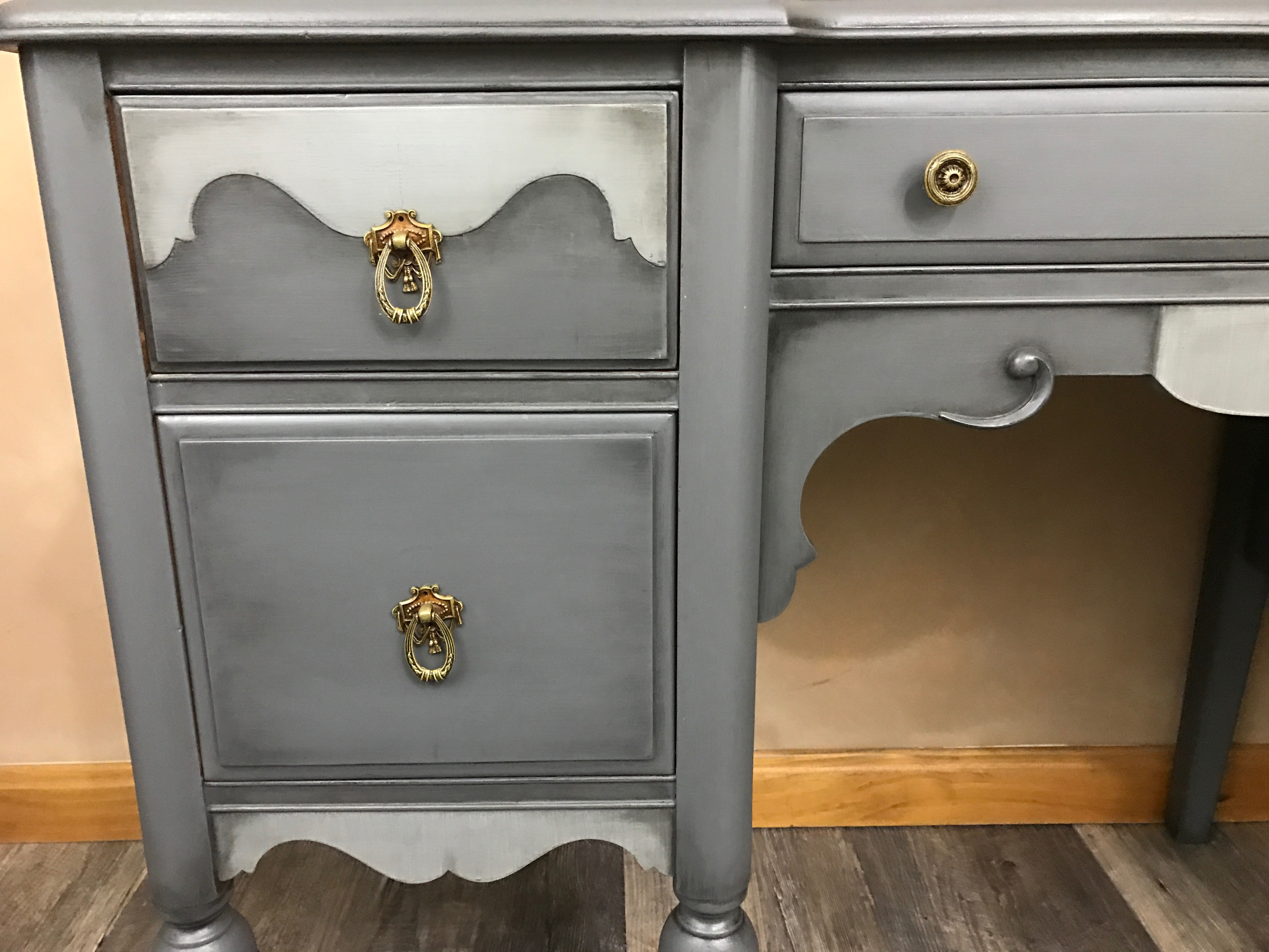 Gray Vanity with a Creatively-Aged Finish | General Finishes 2018 ...