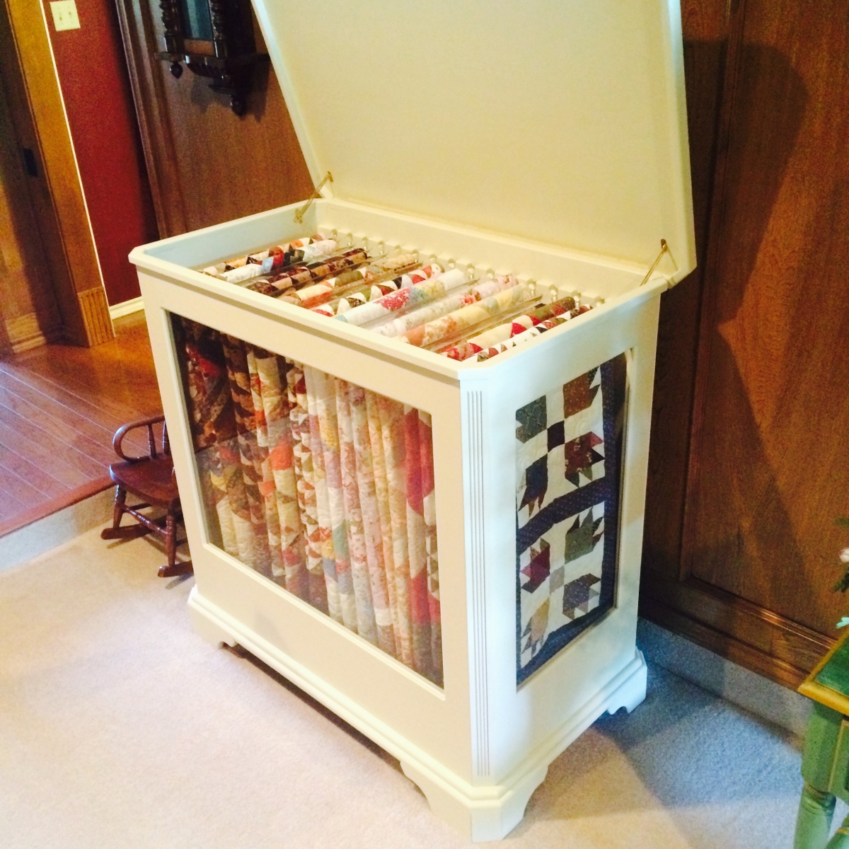 Quilt cabinet deals with glass doors