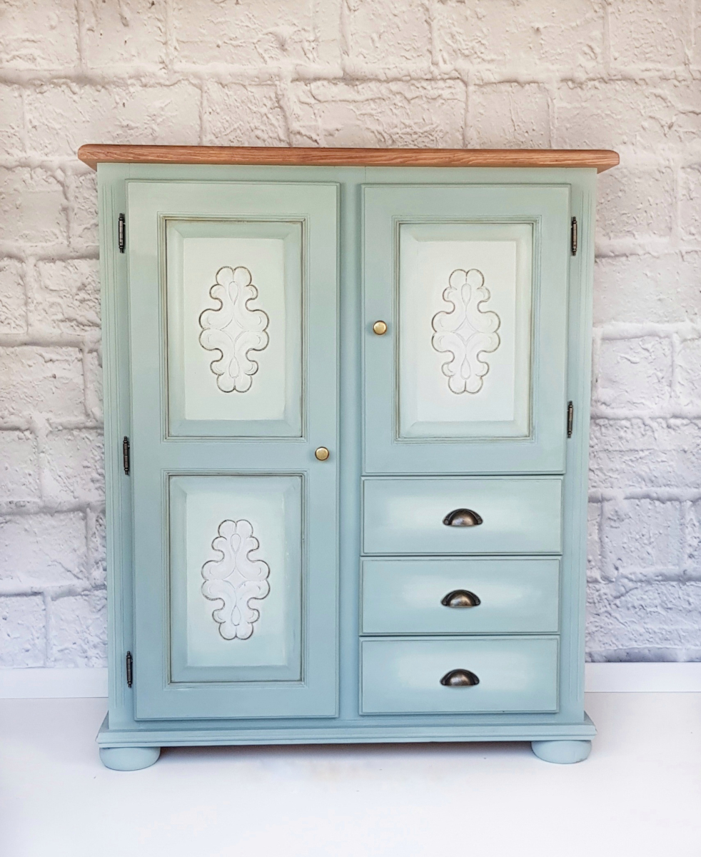 Bathroom cupboard