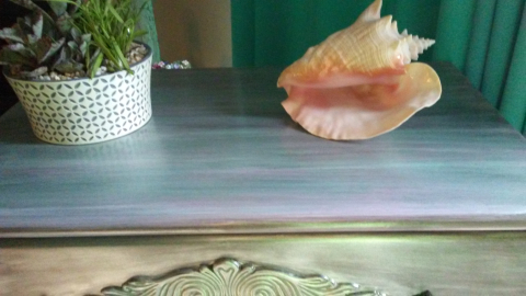 Love the top on this dresser