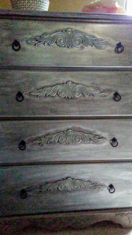 Difference between the Pearl Effects on the drawers on the bottom