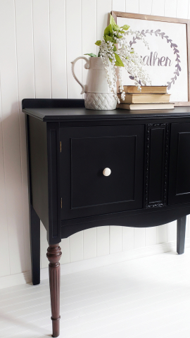 Elegant Black Beauty Detail