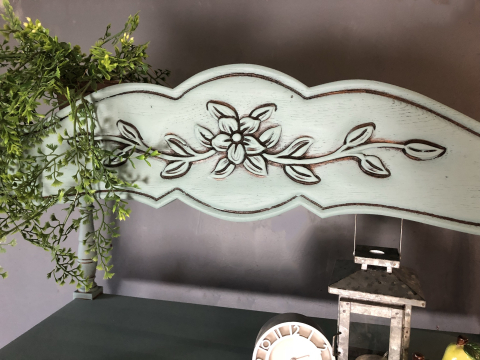 Top floral detail