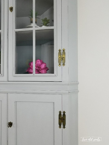 Corner Hutch in Pale Paris Grey with Aged Brass Hardware