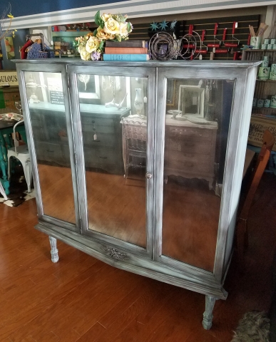 Mirrored hutch top