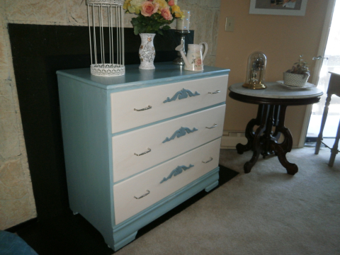 Wooden appliques gave her a classy look