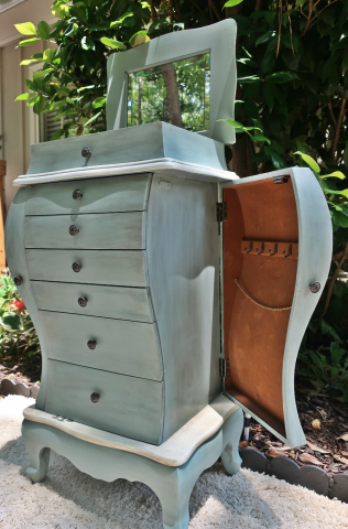 Persian Blue Bombe Chest, Doors Open